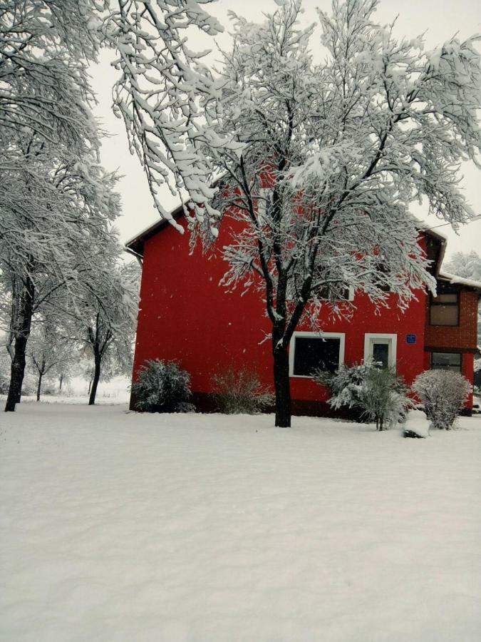 Holiday Home Modric Otocac Bagian luar foto